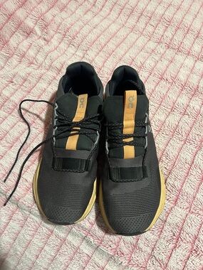 On Running Men’s Black and Tan Performance Sneakers